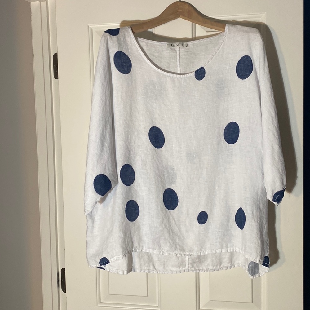 This top is very roomy linen and never been worn